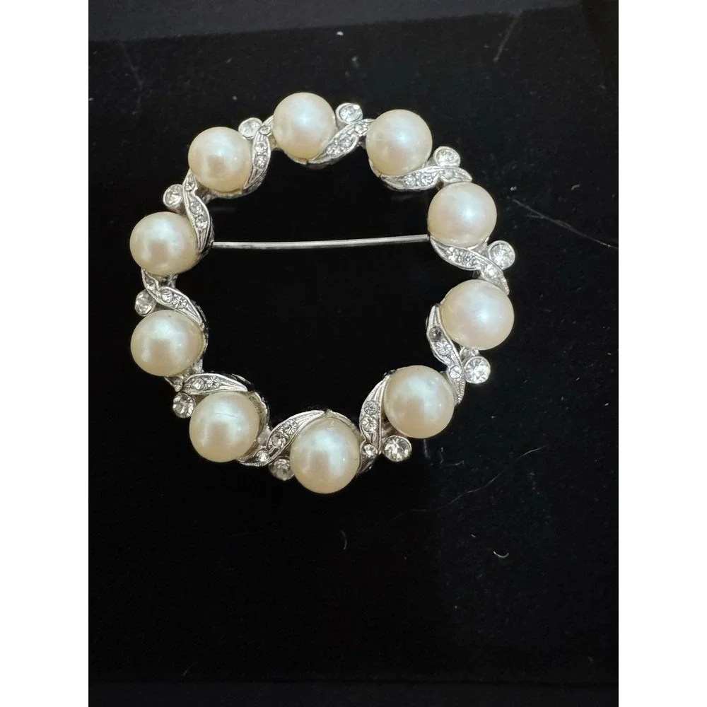 Vintage Jewelry Faux Pearl‎ Clear Rhinestones Leaves Pin Brooch. 1711